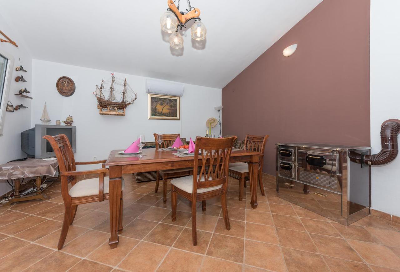 Holiday Home Frane Slivno  Kültér fotó