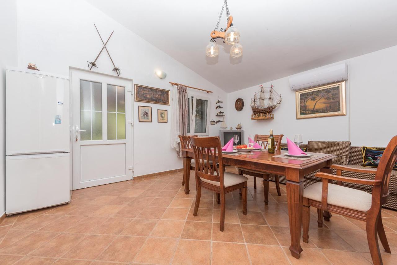 Holiday Home Frane Slivno  Kültér fotó